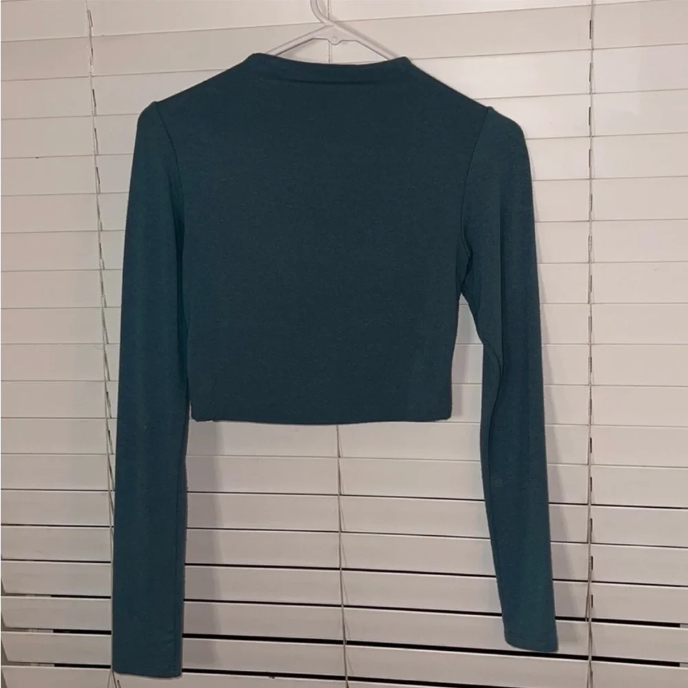 Top - Picture 2 of 2